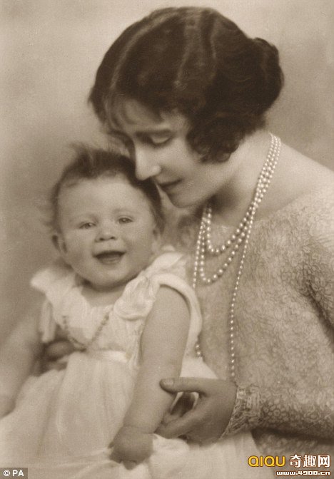 1926年12月2日,约克公爵夫人与伊丽莎白公主.
